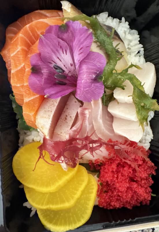 UF2. Chirashi Don 什锦鱼生饭